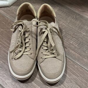 Kelly & Katie Textured Tan Sneakers